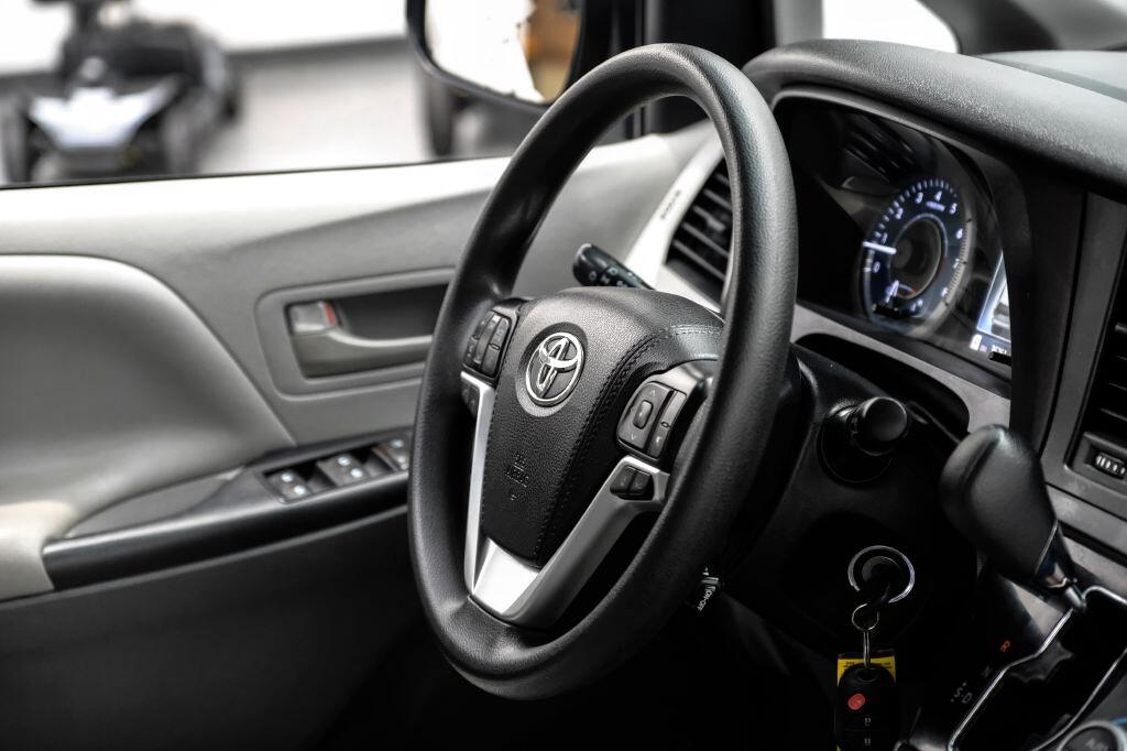 Toyota Sienna L FWD 7-Passenger (Natl) 2020