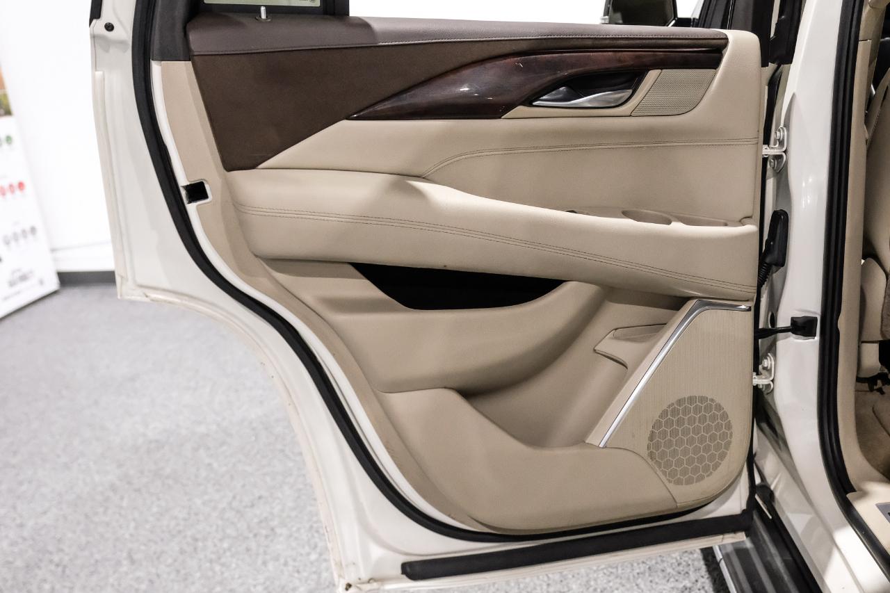 Cadillac Escalade 4WD 4dr Luxury 2015