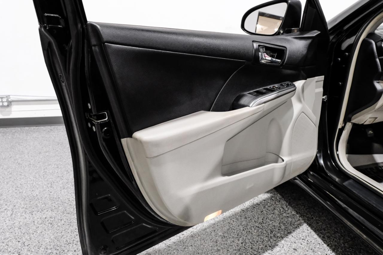 Toyota Camry Hybrid 2014.5 4dr Sdn SE Limited Edition (Natl) 2014