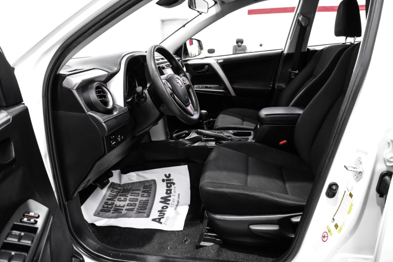 Toyota RAV4 LE FWD (Natl) 2018