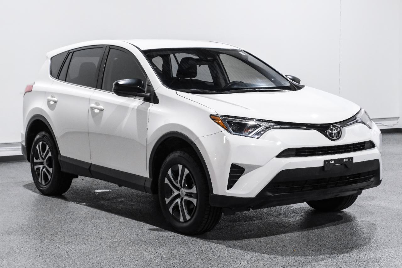 Toyota RAV4 LE FWD (Natl) 2018