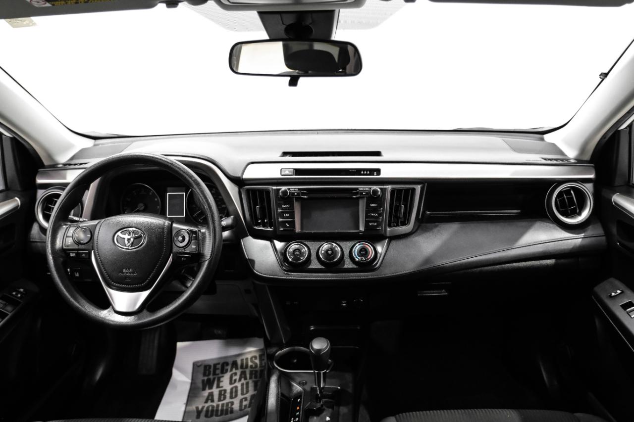 Toyota RAV4 LE FWD (Natl) 2018