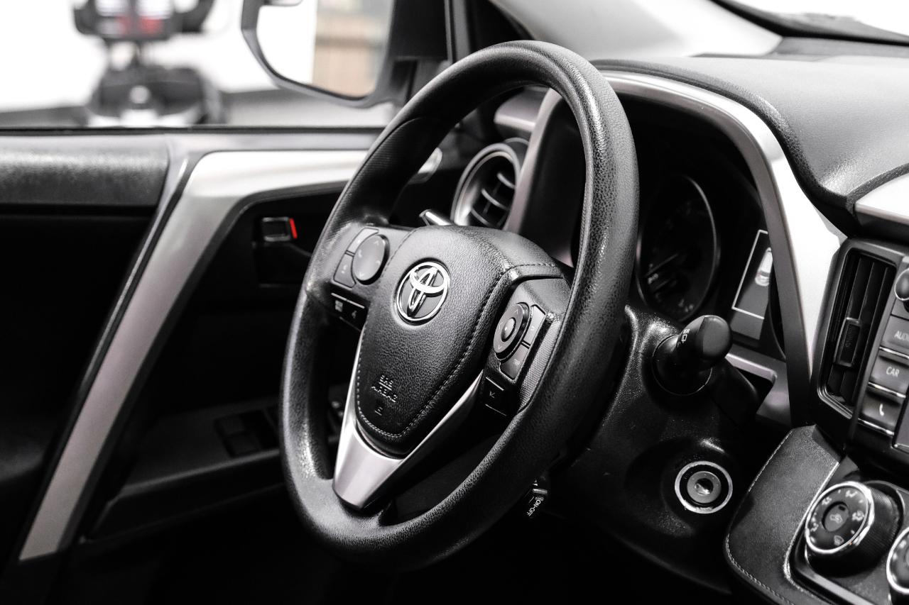 Toyota RAV4 LE FWD (Natl) 2018
