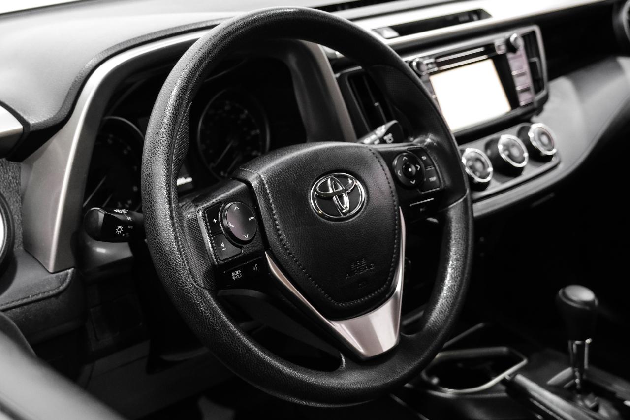 Toyota RAV4 LE FWD (Natl) 2018