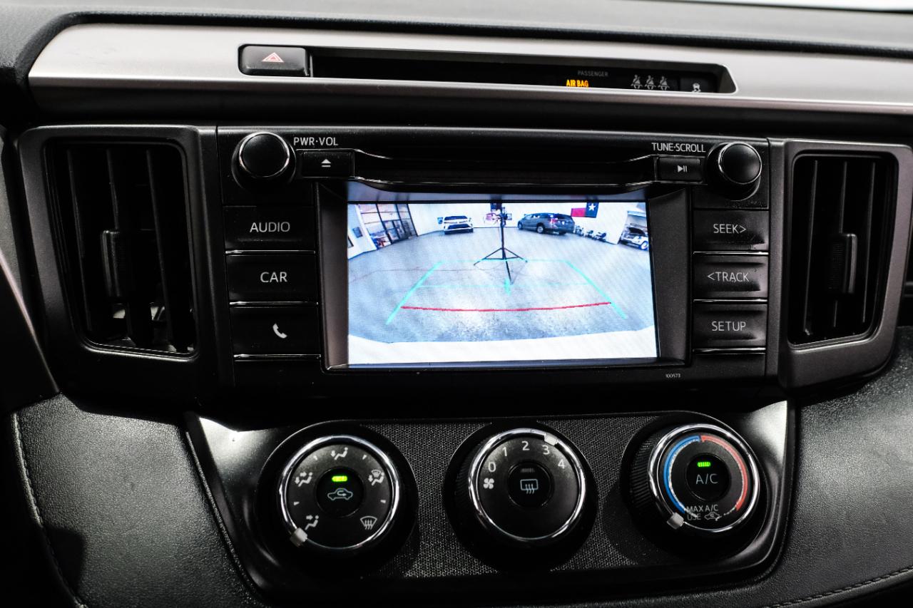 Toyota RAV4 LE FWD (Natl) 2018