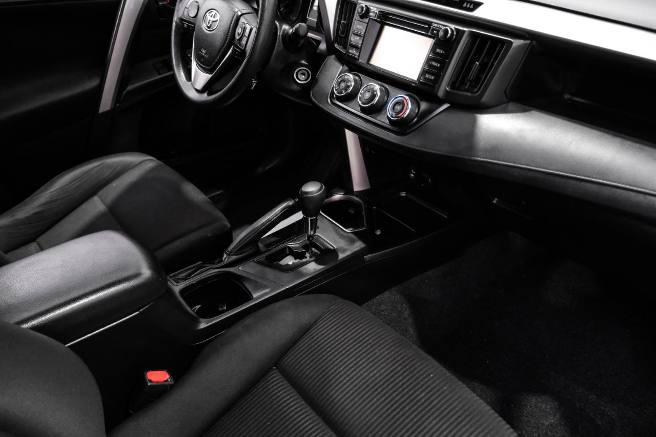 Toyota RAV4 LE FWD (Natl) 2018