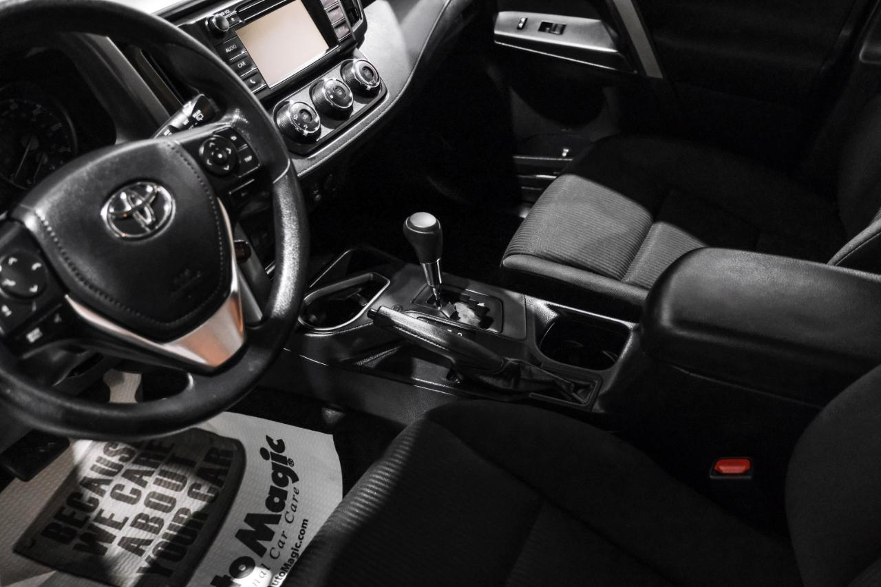 Toyota RAV4 LE FWD (Natl) 2018