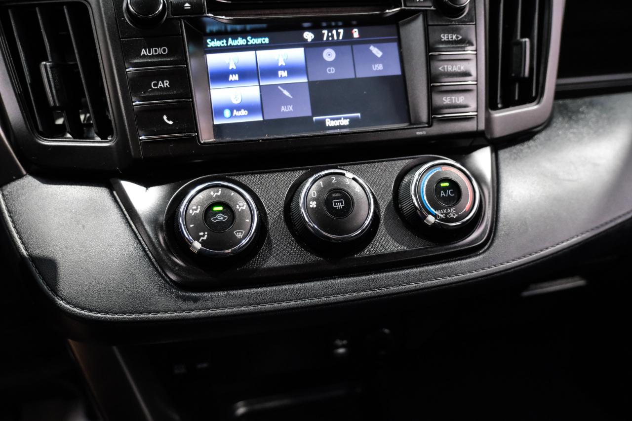 Toyota RAV4 LE FWD (Natl) 2018