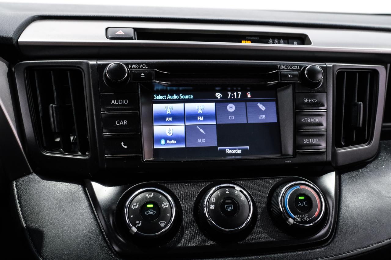 Toyota RAV4 LE FWD (Natl) 2018