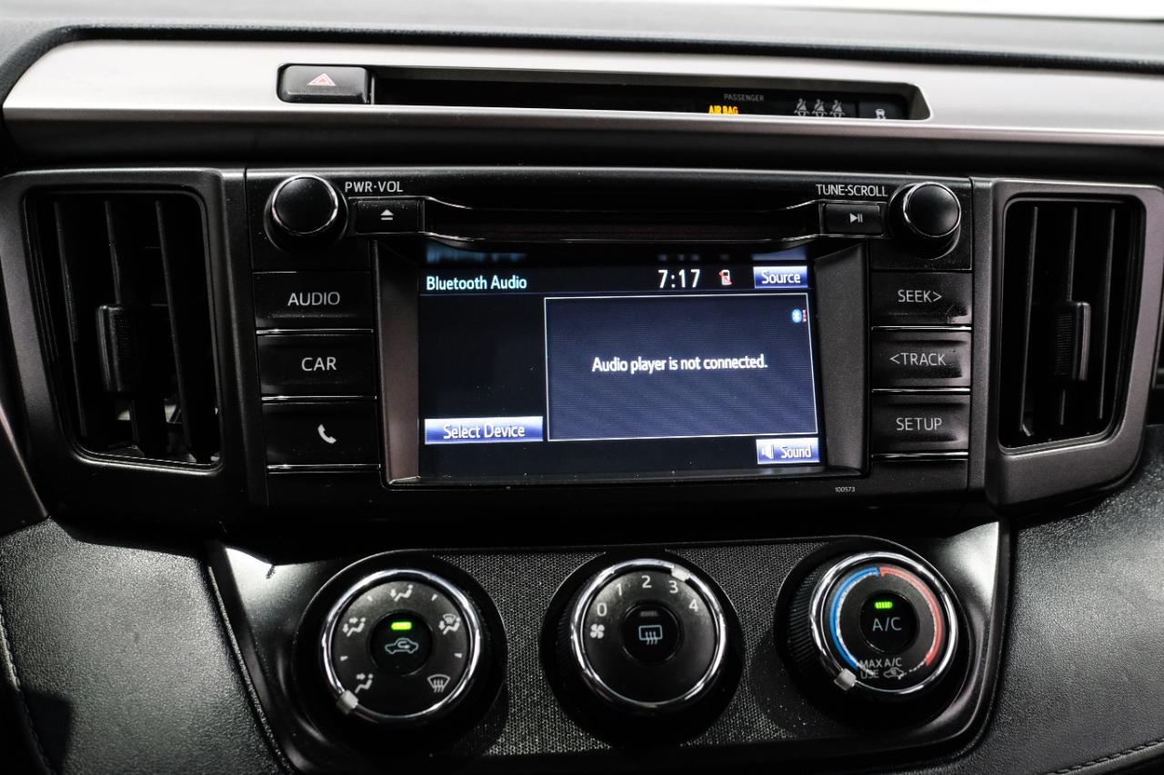 Toyota RAV4 LE FWD (Natl) 2018