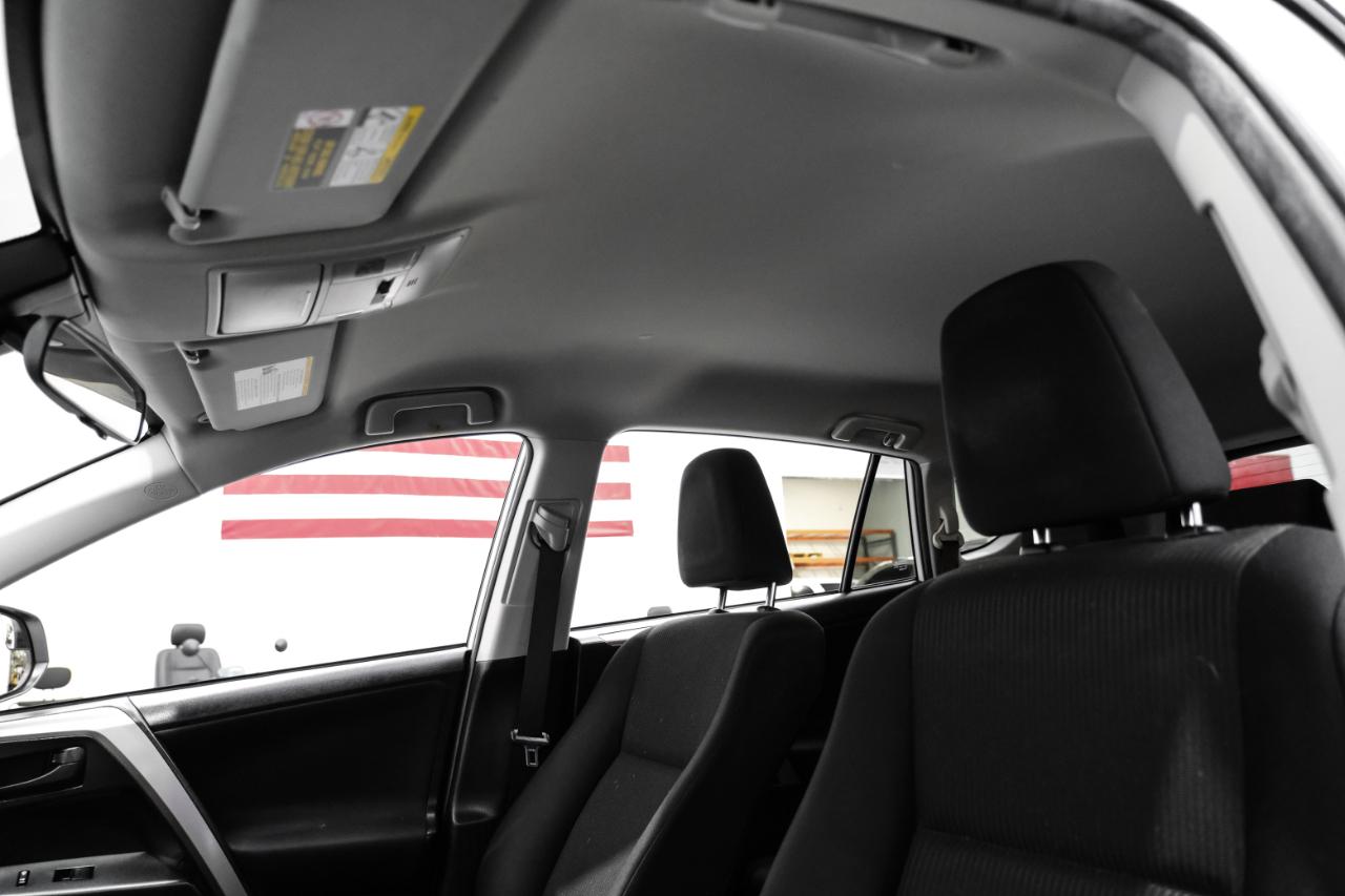 Toyota RAV4 LE FWD (Natl) 2018