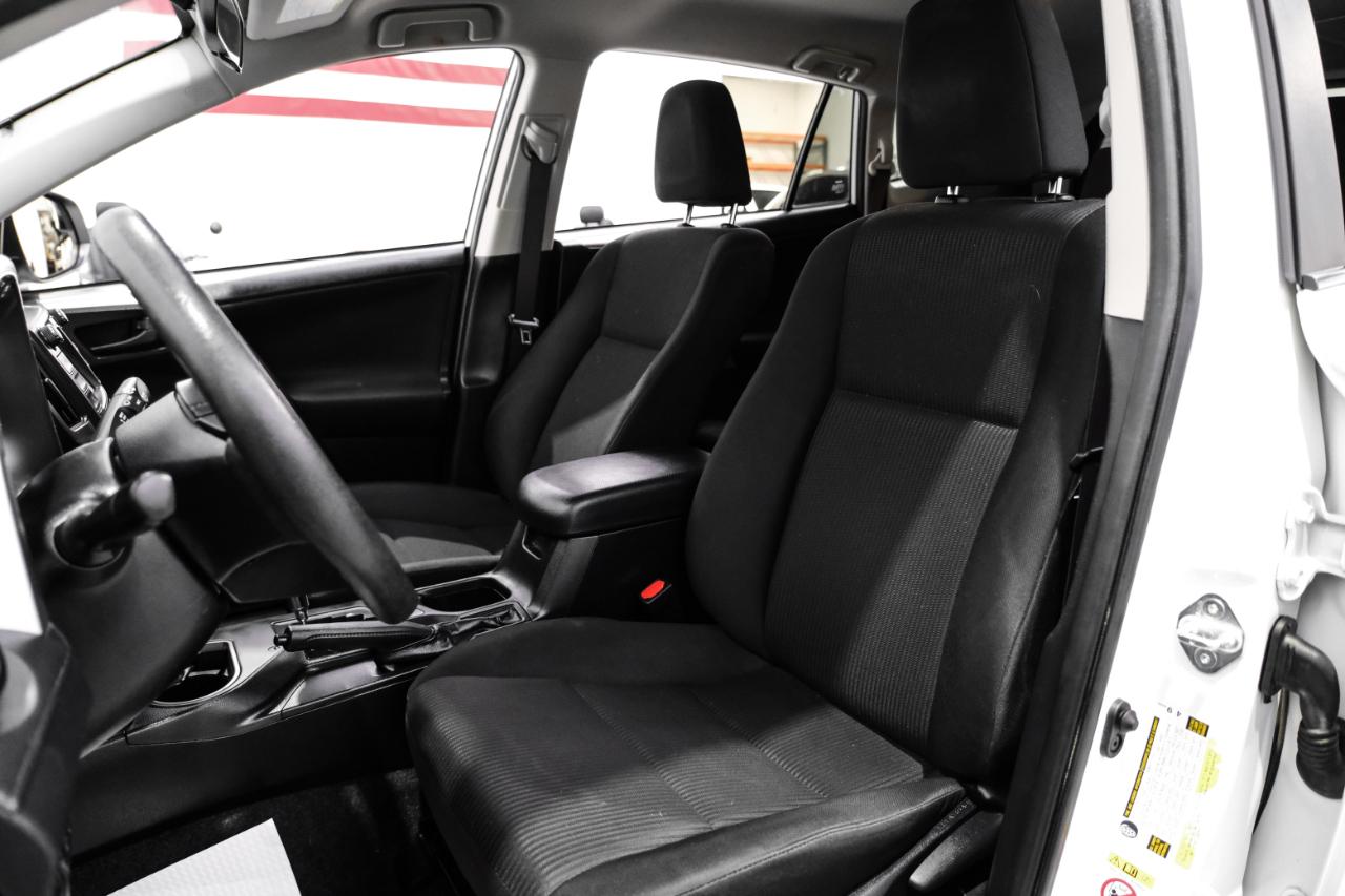 Toyota RAV4 LE FWD (Natl) 2018