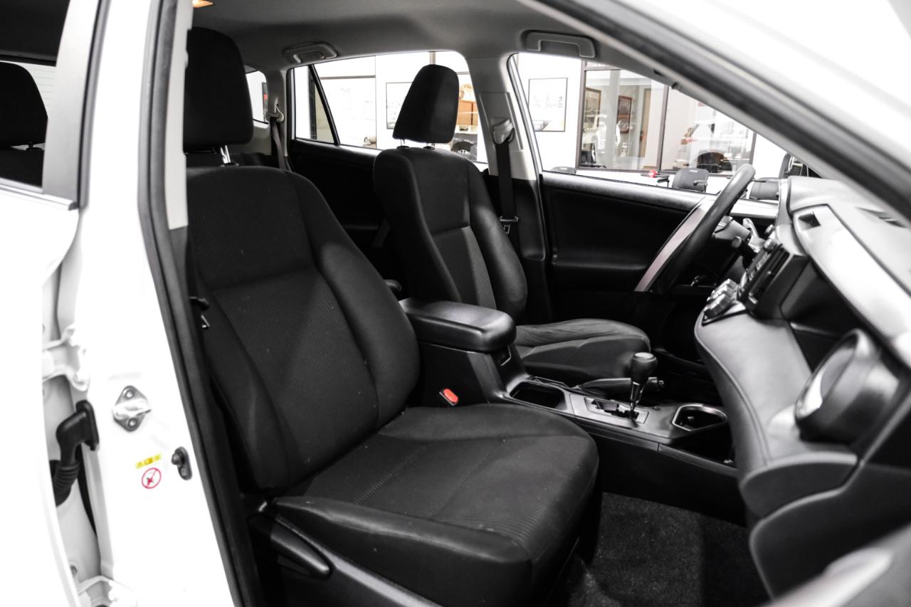 Toyota RAV4 LE FWD (Natl) 2018