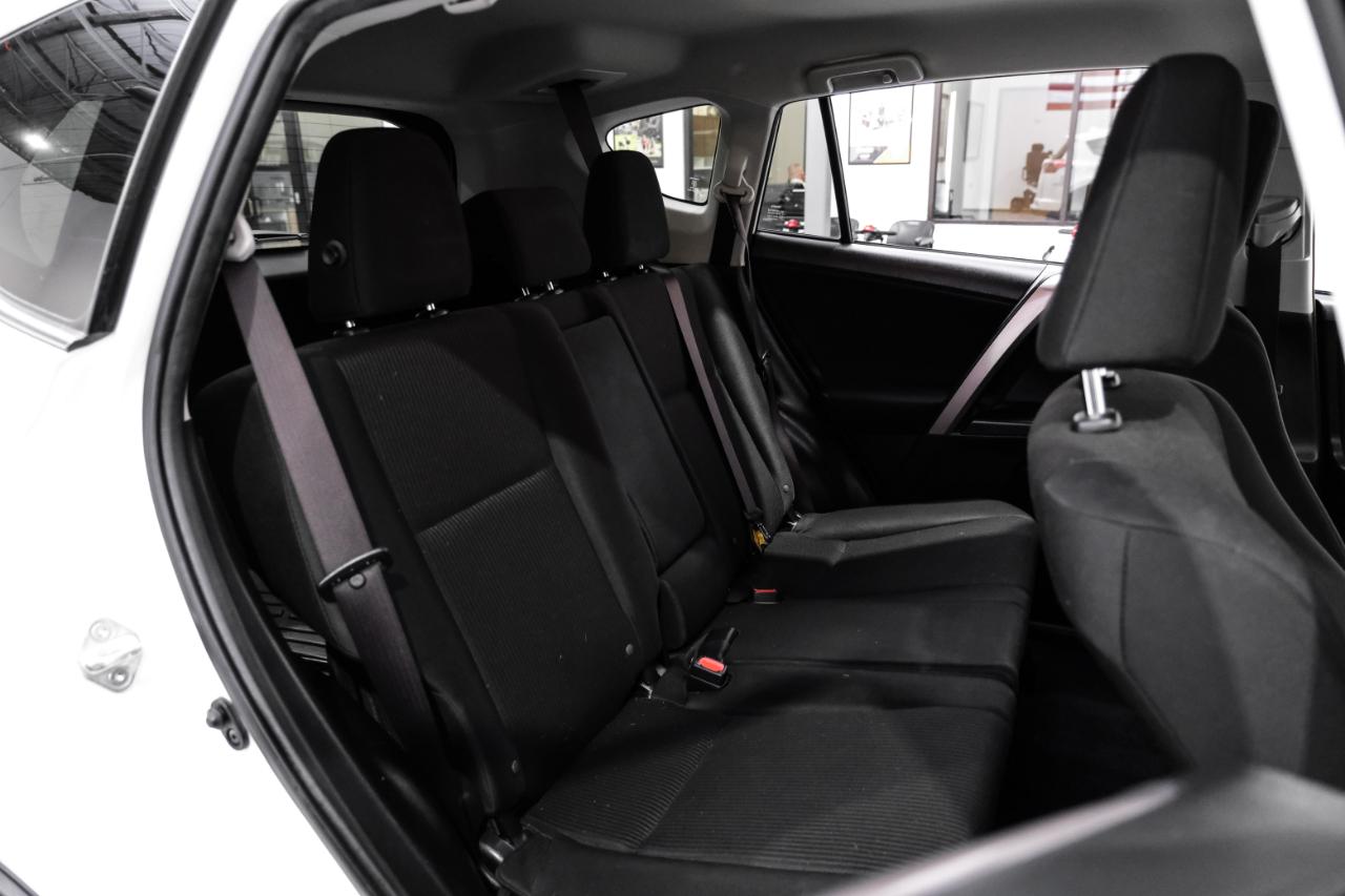 Toyota RAV4 LE FWD (Natl) 2018