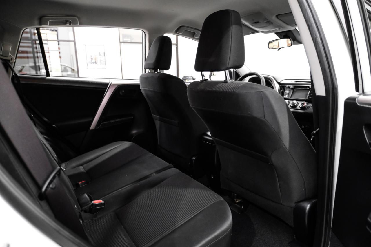 Toyota RAV4 LE FWD (Natl) 2018