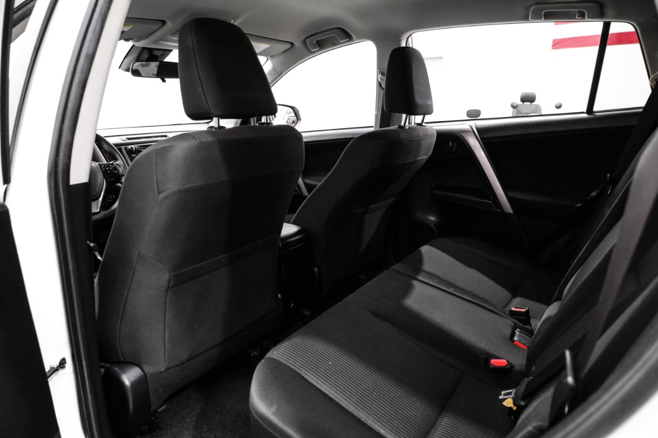 Toyota RAV4 LE FWD (Natl) 2018