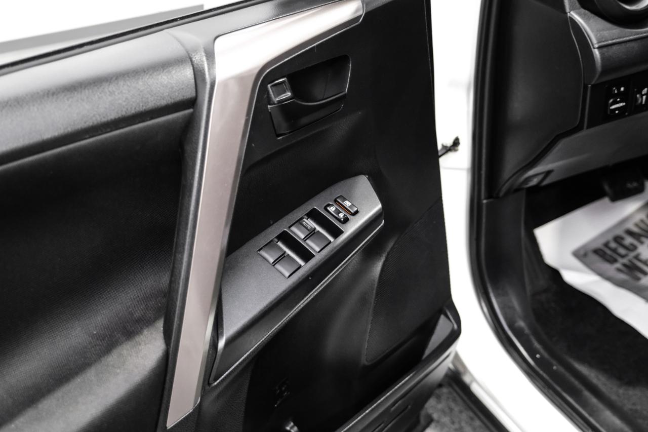 Toyota RAV4 LE FWD (Natl) 2018