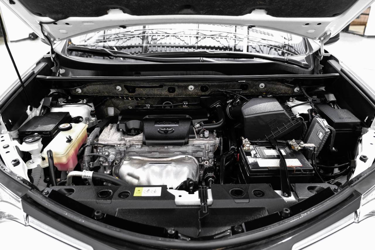 Toyota RAV4 LE FWD (Natl) 2018