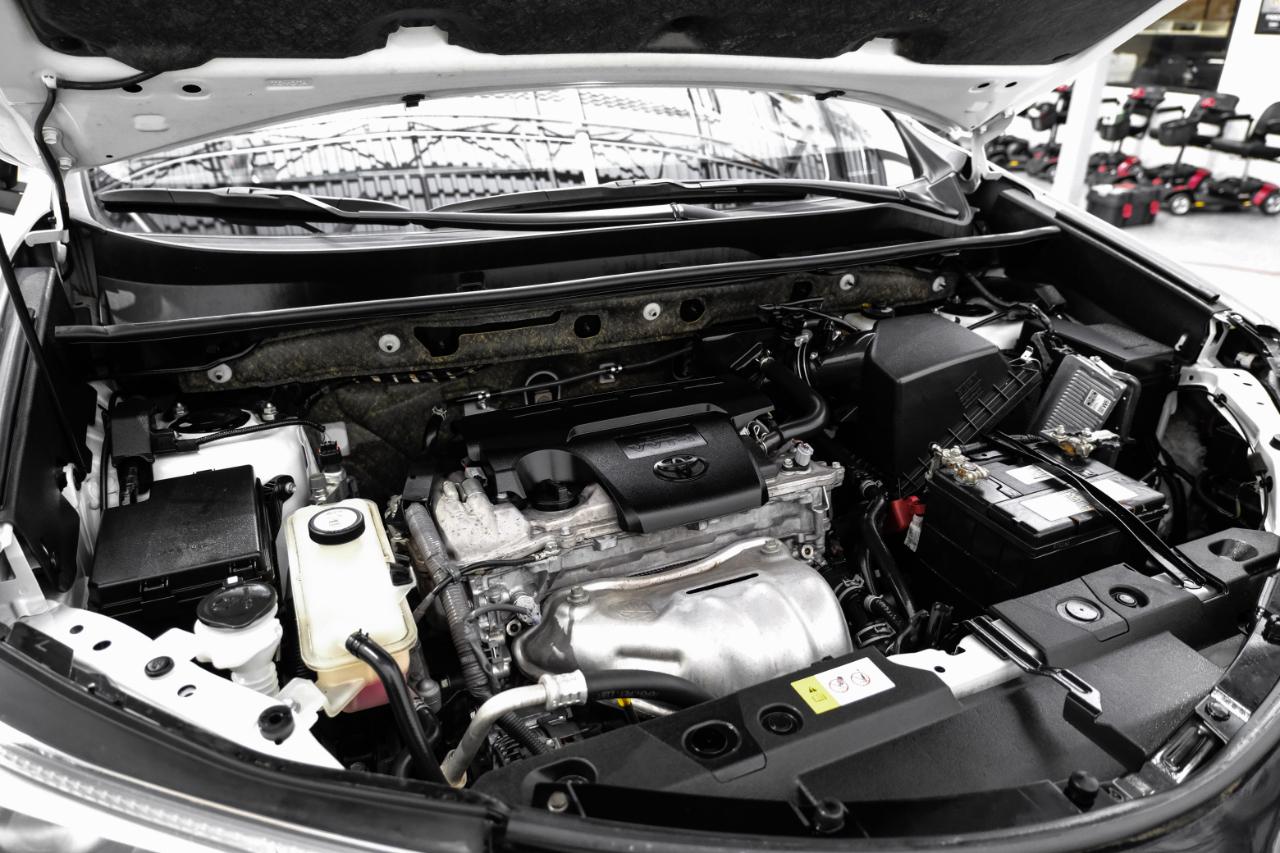 Toyota RAV4 LE FWD (Natl) 2018