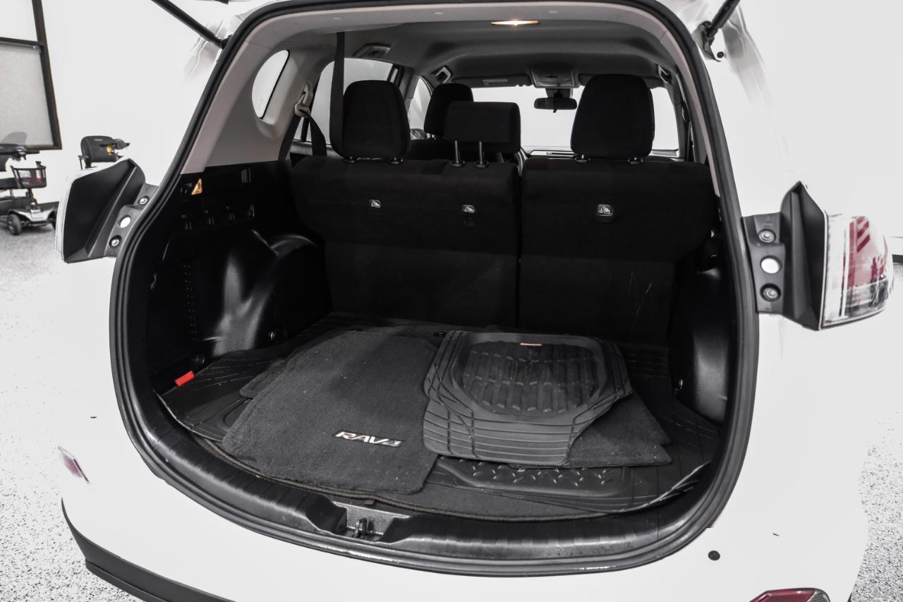 Toyota RAV4 LE FWD (Natl) 2018