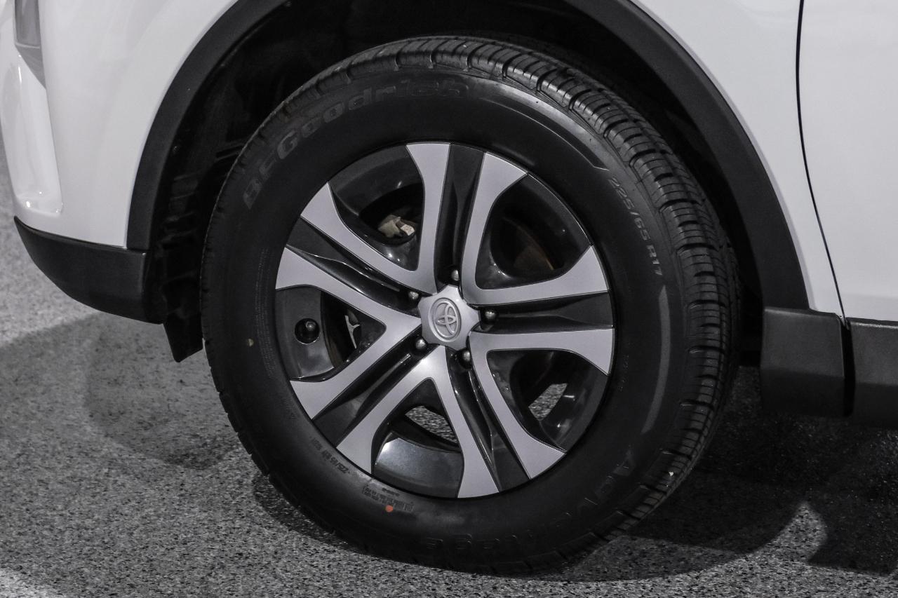 Toyota RAV4 LE FWD (Natl) 2018