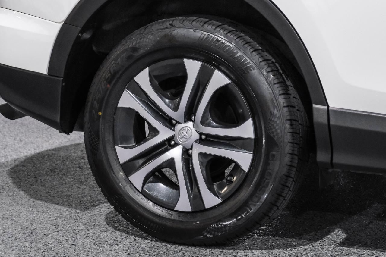 Toyota RAV4 LE FWD (Natl) 2018