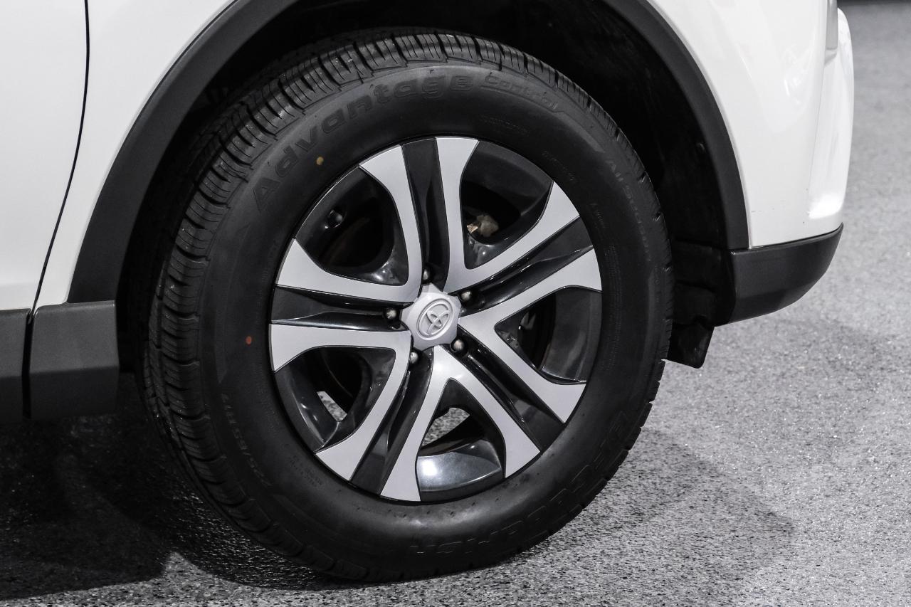 Toyota RAV4 LE FWD (Natl) 2018