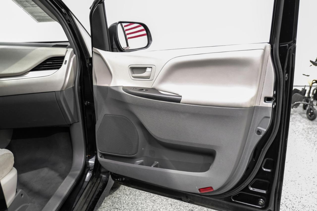 Toyota Sienna L FWD 7-Passenger (Natl) 2019