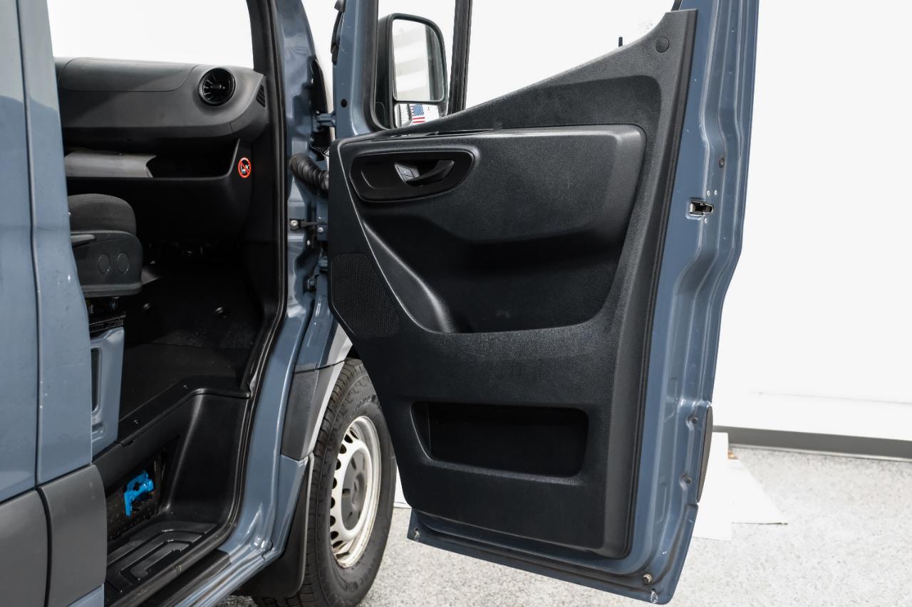Mercedes-Benz Sprinter Van 2500 Standard Roof V6 144" RWD 2019