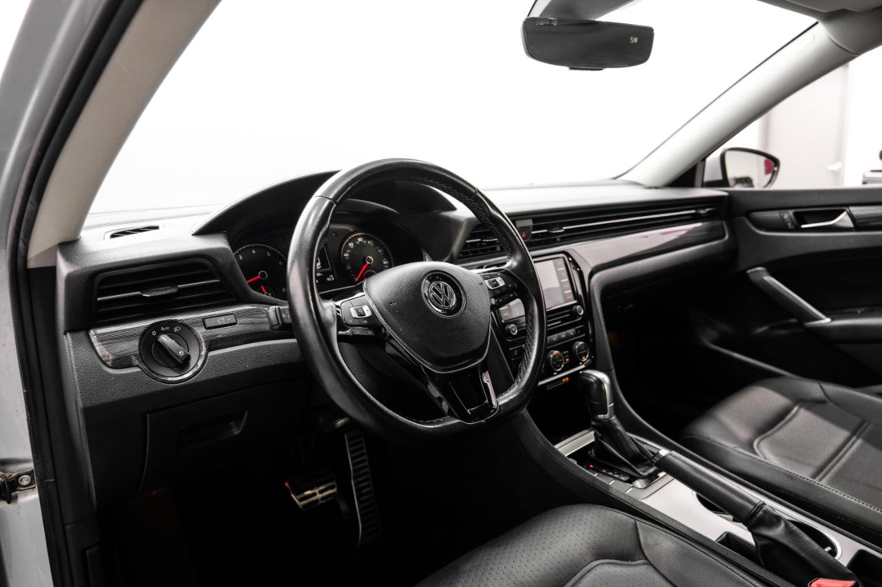 2020 Volkswagen Passat 2.0T R-Line Auto's photo