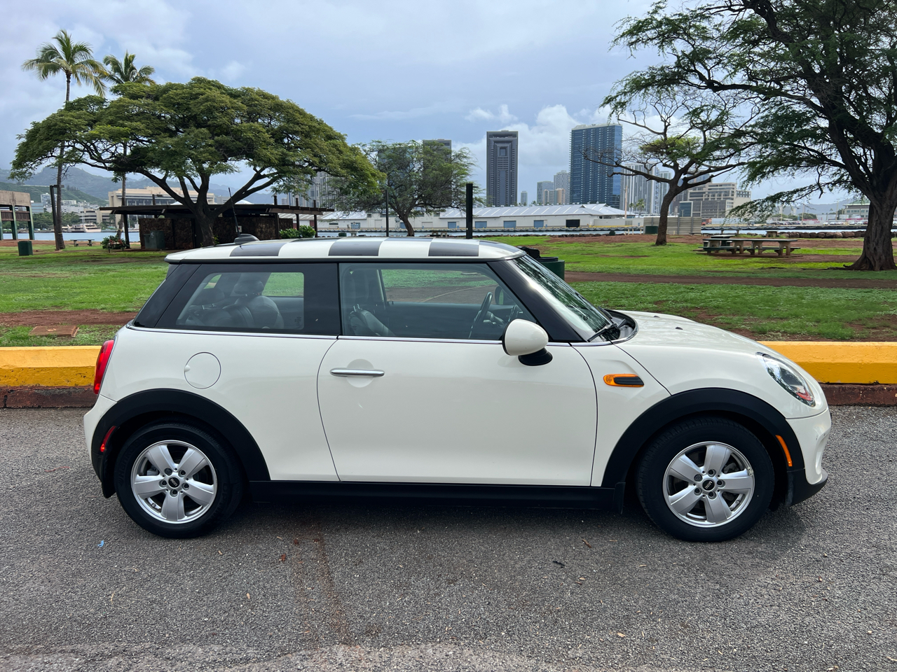 MINI Cooper Base 2D Hatchback 2015