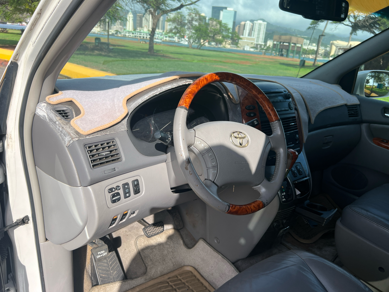 Toyota Sienna XLE Limited FWD 2008