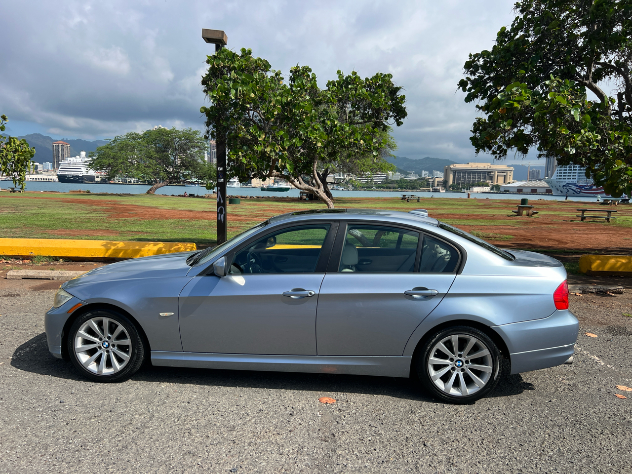 BMW 3-Series 328i SA SULEV 2011