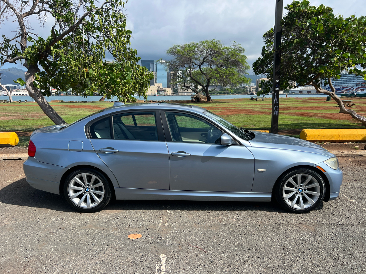 BMW 3-Series 328i SA SULEV 2011