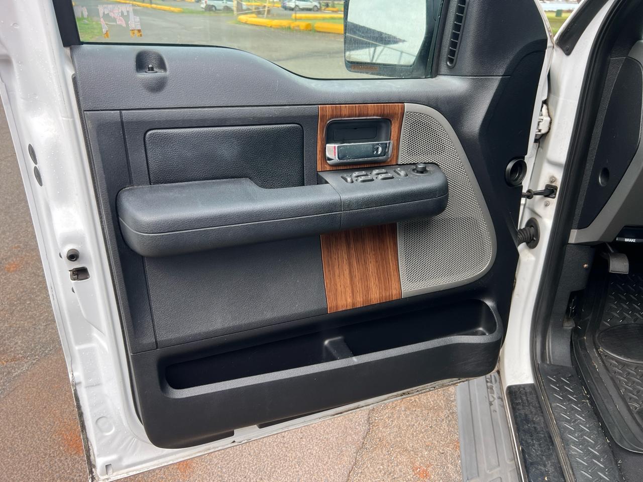 Ford F-150 2WD SuperCrew 145" Lariat 2004