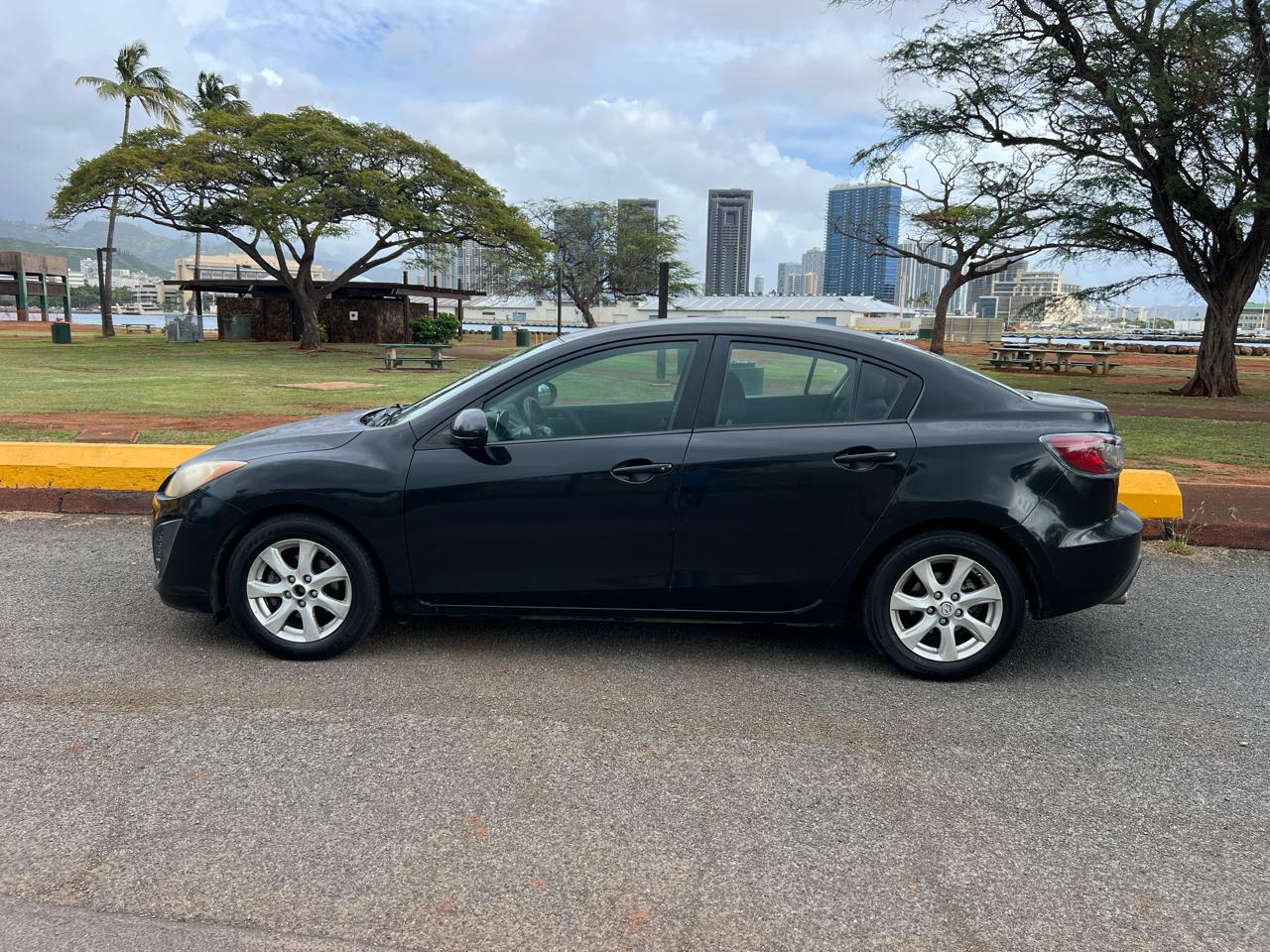 Mazda MAZDA3 i Touring 4-door 2011