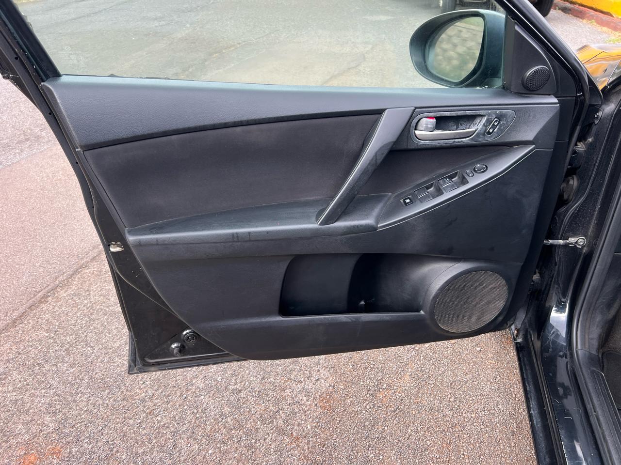 Mazda MAZDA3 i Touring 4-door 2011