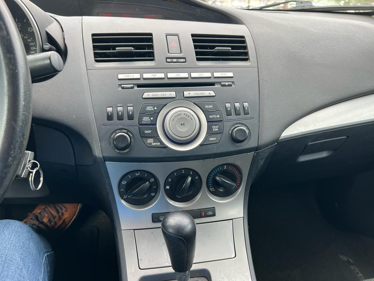 Mazda MAZDA3 i Touring 4-door 2011