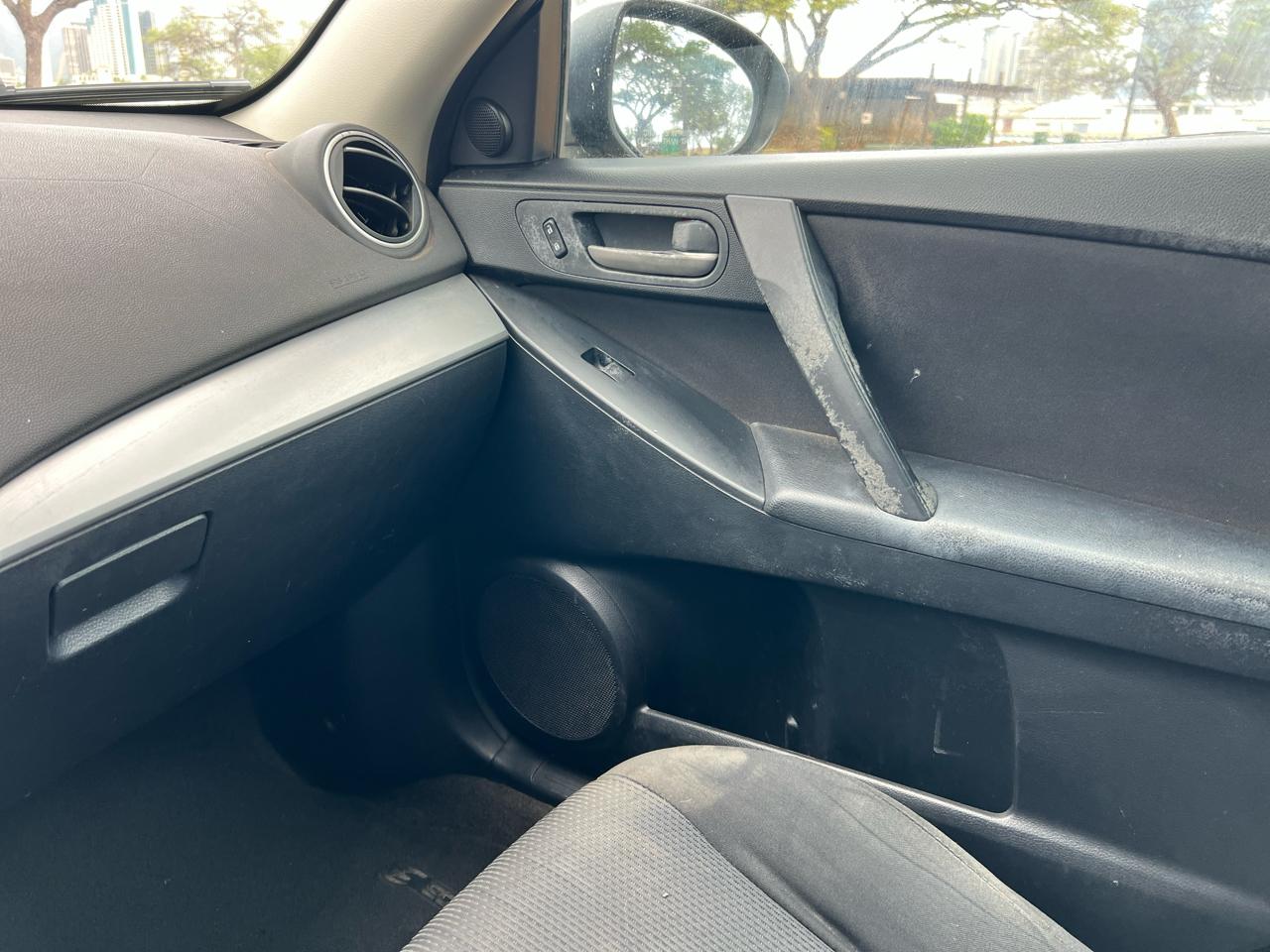 Mazda MAZDA3 i Touring 4-door 2011