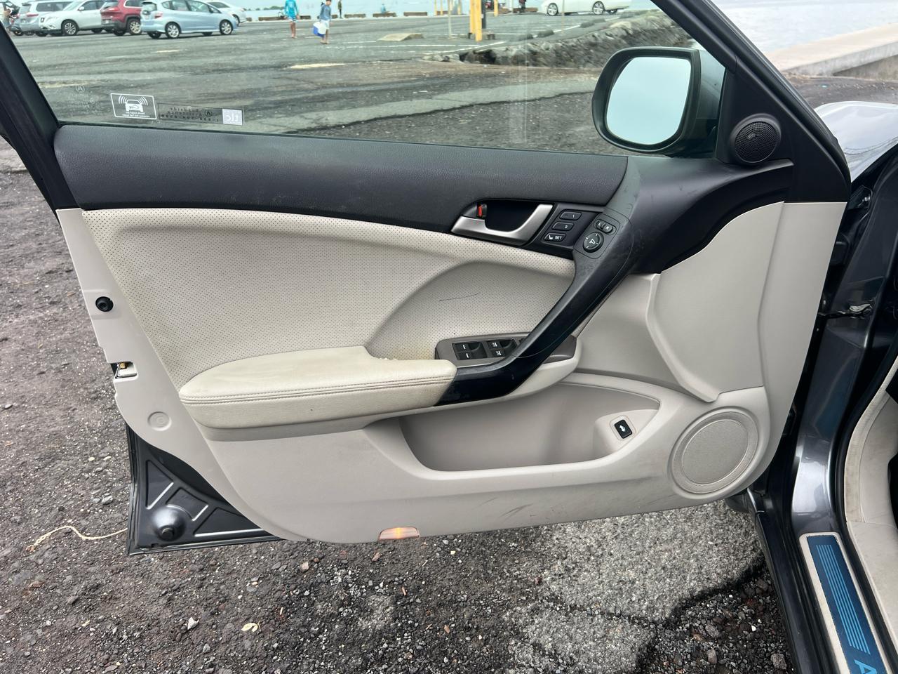 Acura TSX 5-speed AT 2010