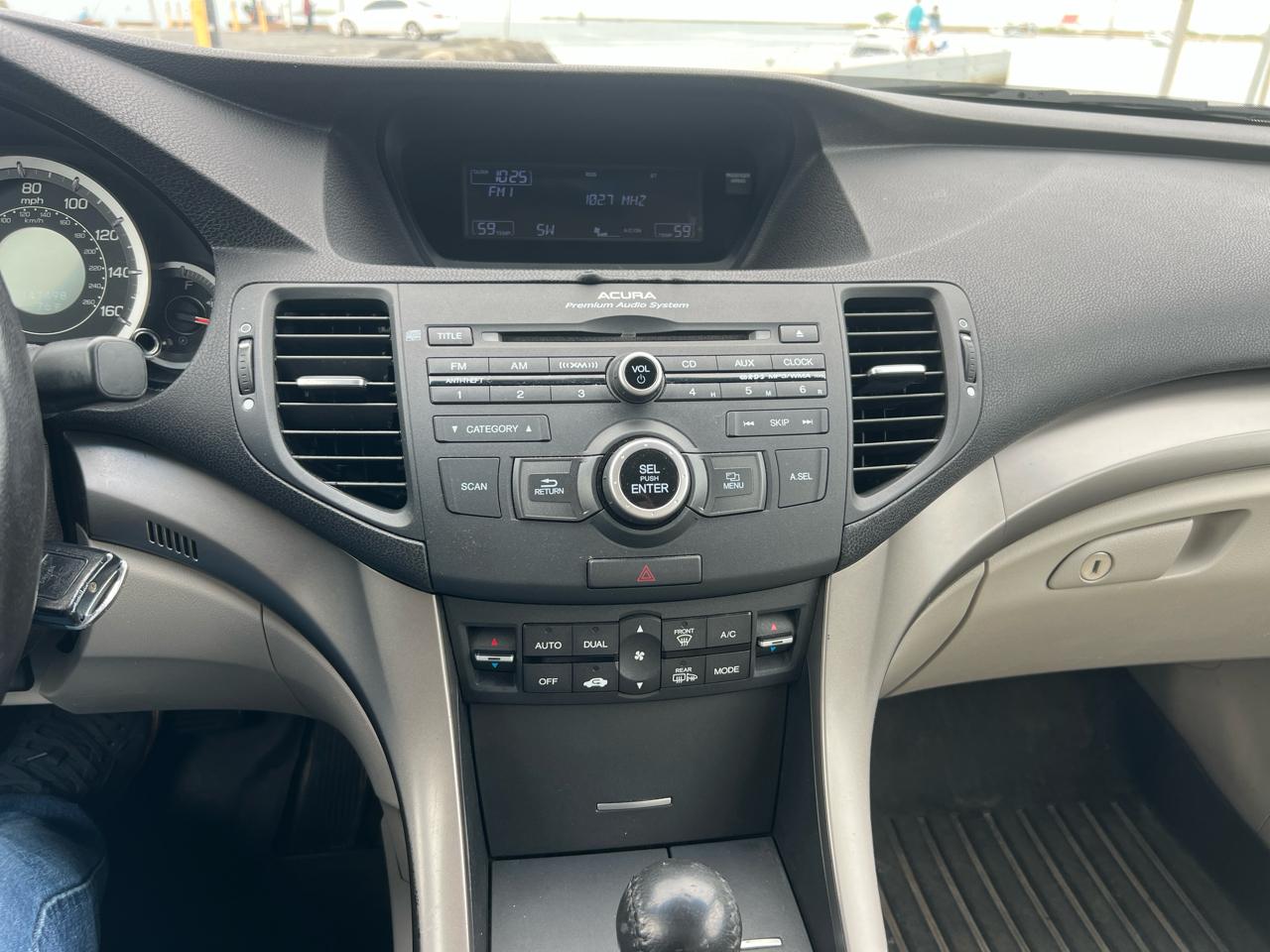 Acura TSX 5-speed AT 2010
