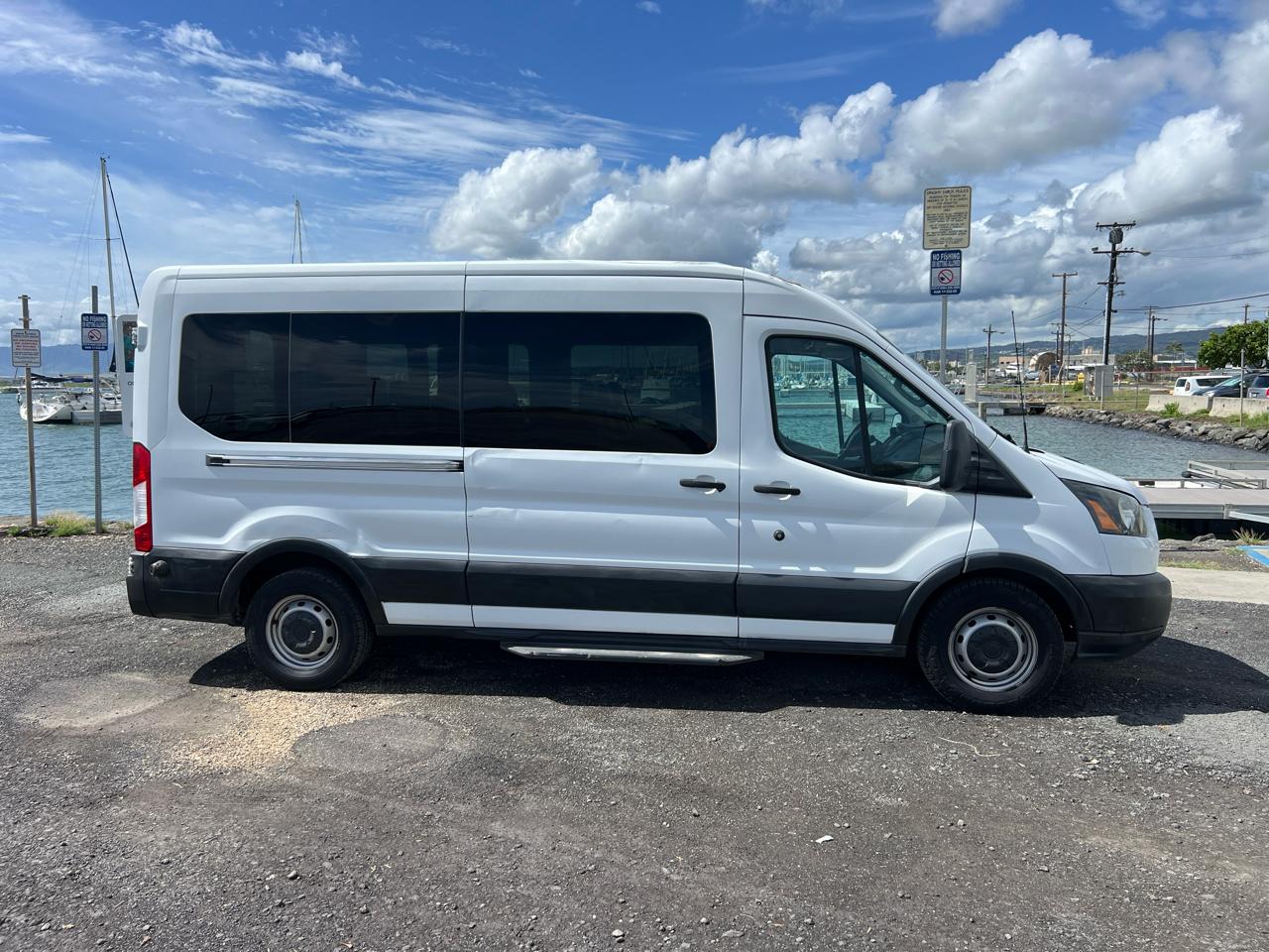 Ford Transit 350 Wagon Med. Roof XL w/Sliding Pass. 148-in. WB 2017