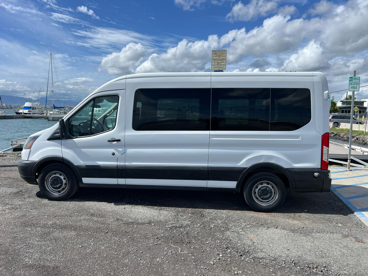 Ford Transit 350 Wagon Med. Roof XL w/Sliding Pass. 148-in. WB 2017