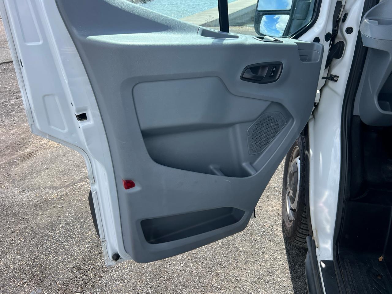 Ford Transit 350 Wagon Med. Roof XL w/Sliding Pass. 148-in. WB 2017