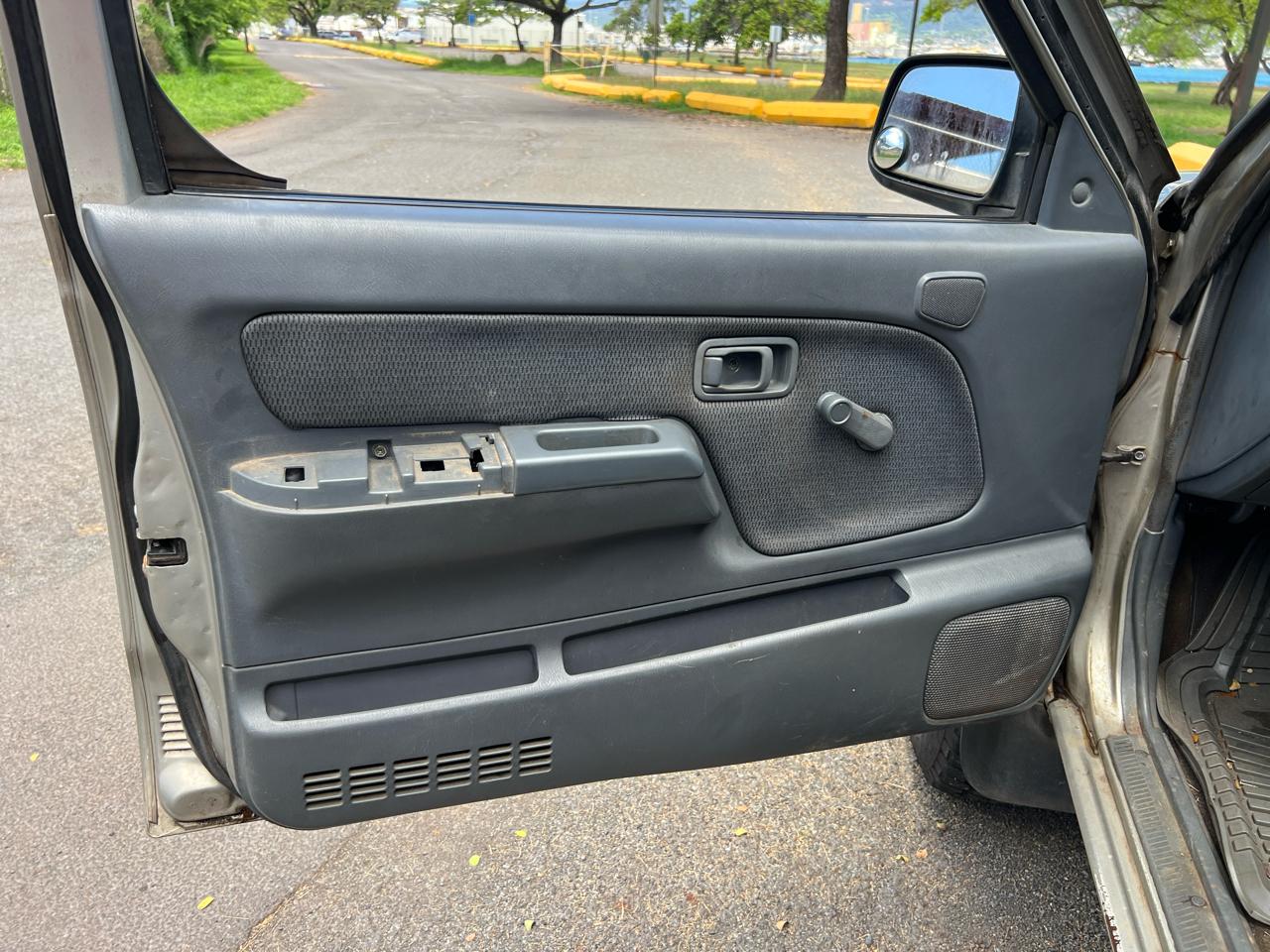 Nissan Frontier 2WD Crew Cab SWB Auto S 2001