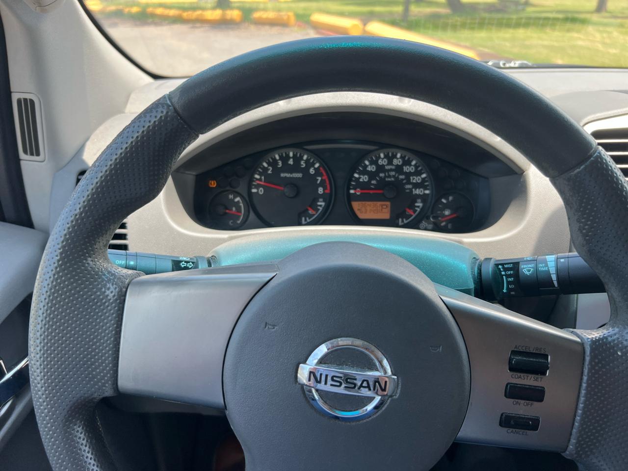 Nissan Frontier 2WD Crew Cab SWB Auto SV 2012