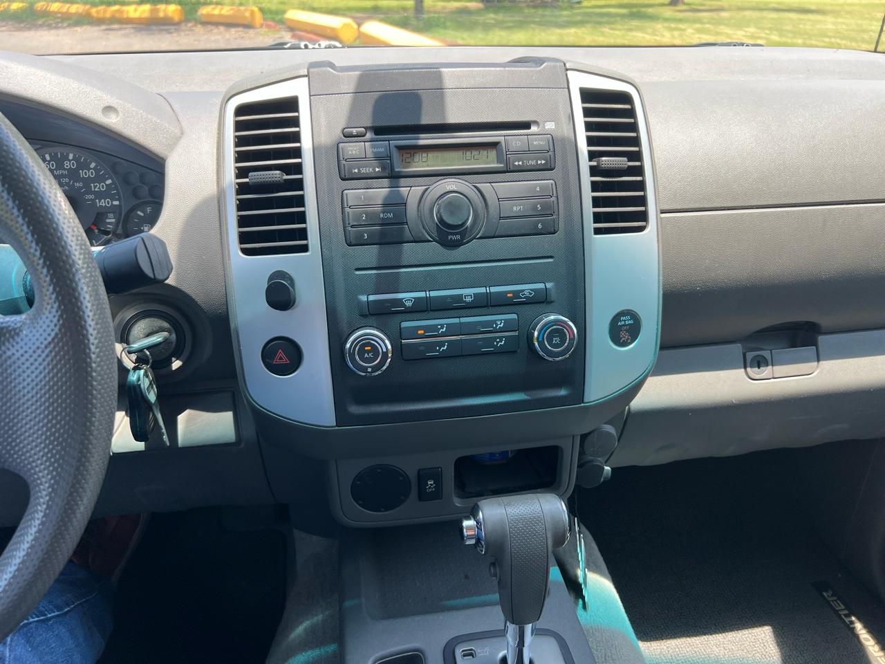 Nissan Frontier 2WD Crew Cab SWB Auto SV 2012