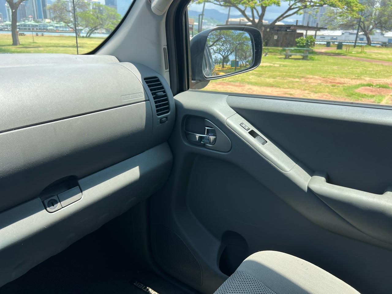 Nissan Frontier 2WD Crew Cab SWB Auto SV 2012