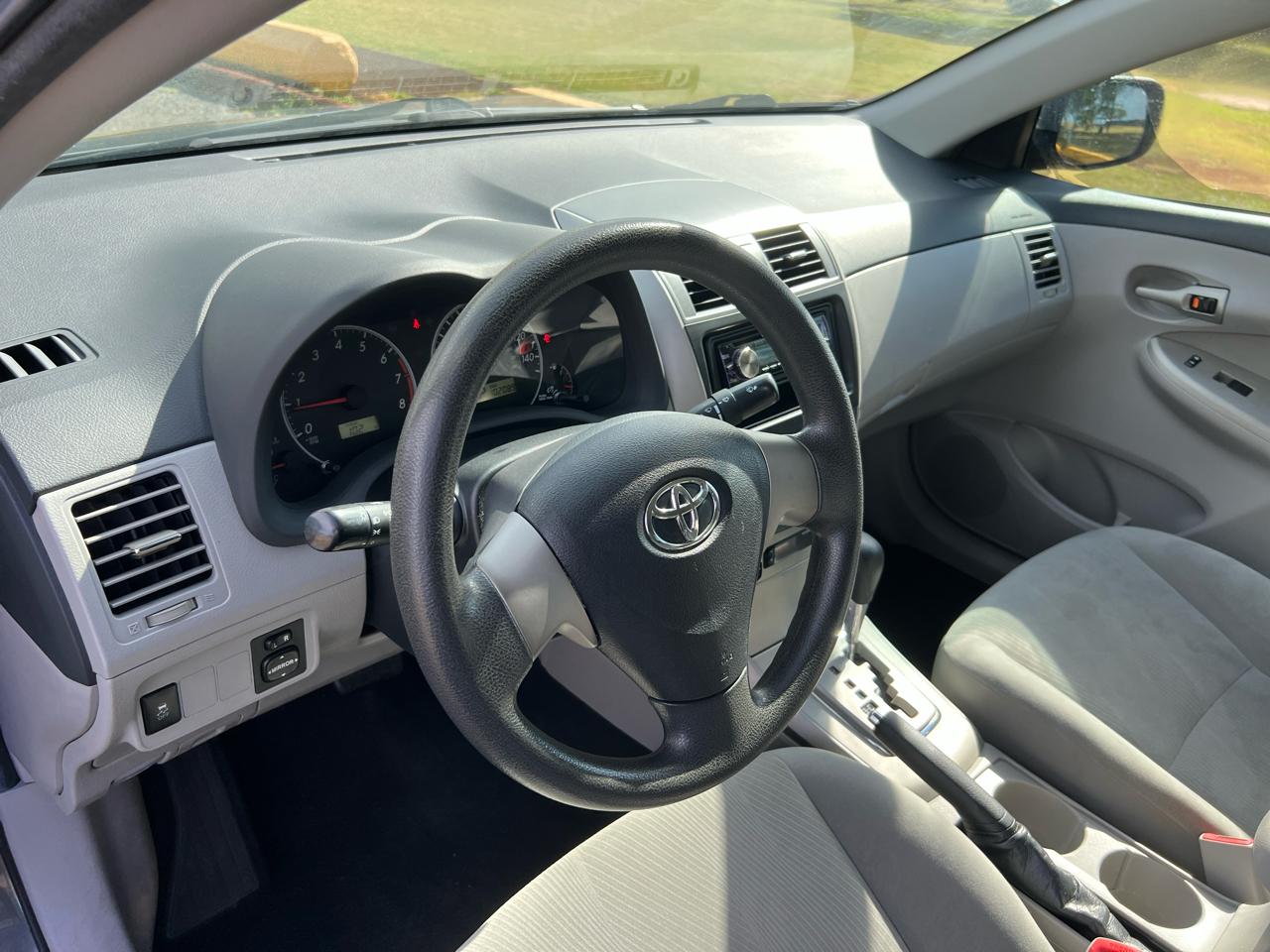 Toyota Corolla 4dr Sdn LE Auto (Natl) 2011