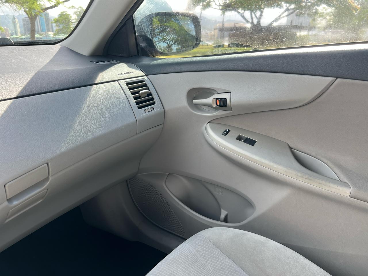 Toyota Corolla 4dr Sdn LE Auto (Natl) 2011